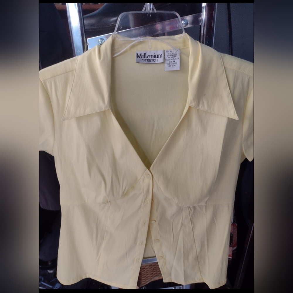 Vintage Ladies Blouse size medium, pale yellow